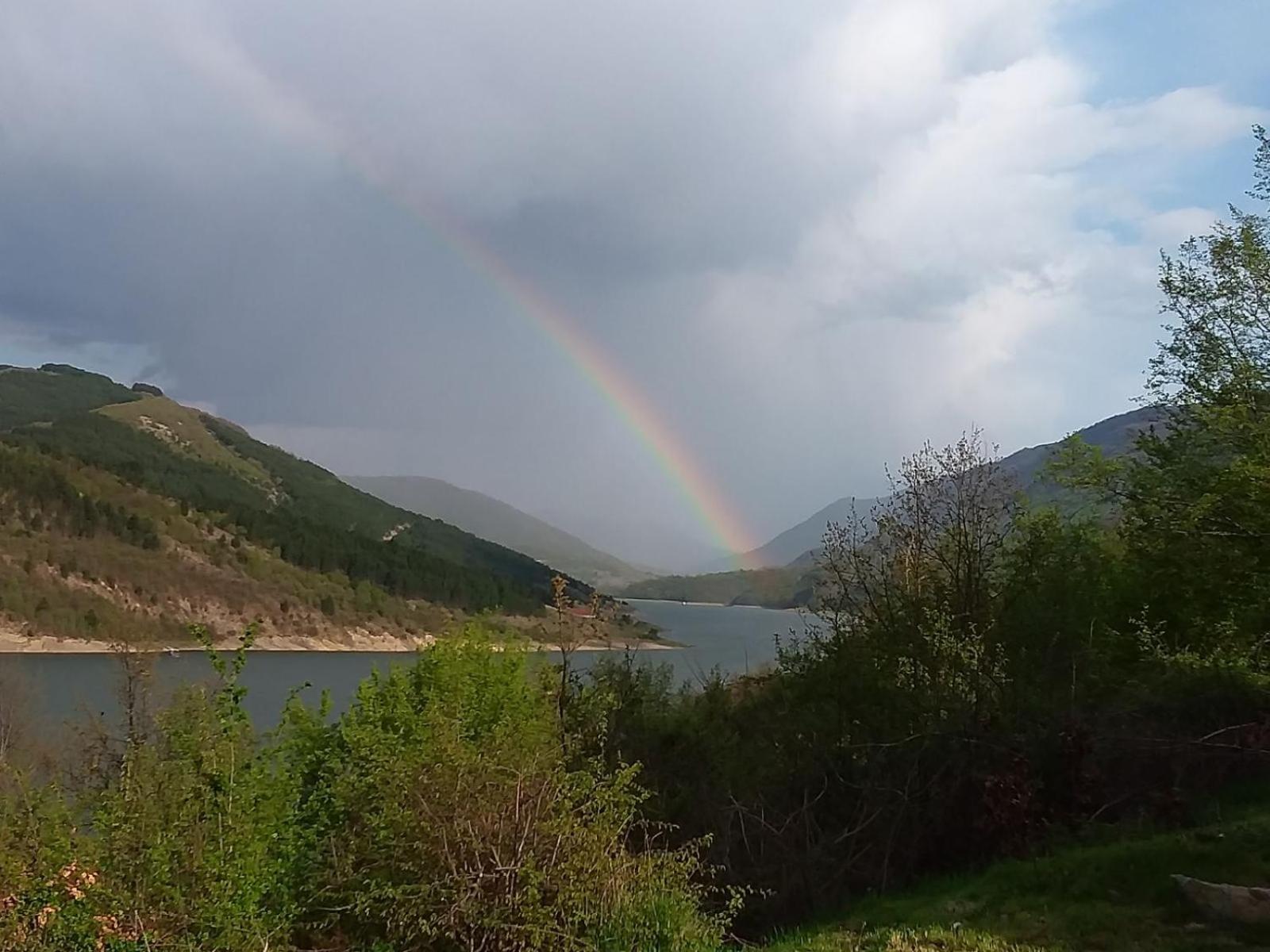 Zavojsko Jezero - Vila Jezero Pirot Bagian luar foto