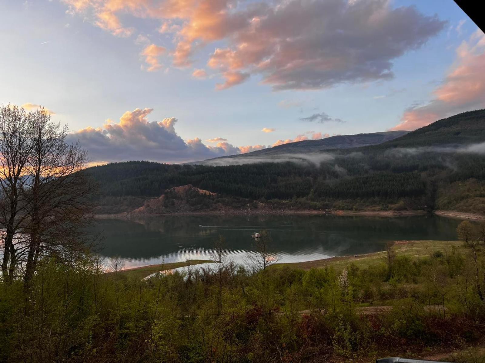 Zavojsko Jezero - Vila Jezero Pirot Bagian luar foto